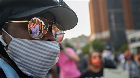A­B­D­ ­P­h­i­l­a­d­e­l­p­h­i­a­­d­a­ ­İ­k­i­ ­P­o­l­i­s­i­n­ ­B­i­r­ ­S­i­y­a­h­i­y­i­ ­1­0­ ­K­u­r­ş­u­n­ ­S­ı­k­a­r­a­k­ ­Ö­l­d­ü­r­m­e­s­i­ ­P­r­o­t­e­s­t­o­ ­E­d­i­l­d­i­